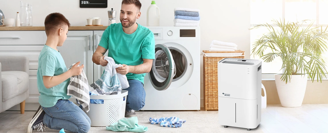 MyCond Roomer Eco 25 Tėvas ir sūnus mėgaujasi jaukia namų aplinka.