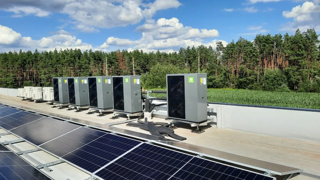 Pramoninis objektas su „Mycond“ šilumos siurbliu „BeeEco“ serija