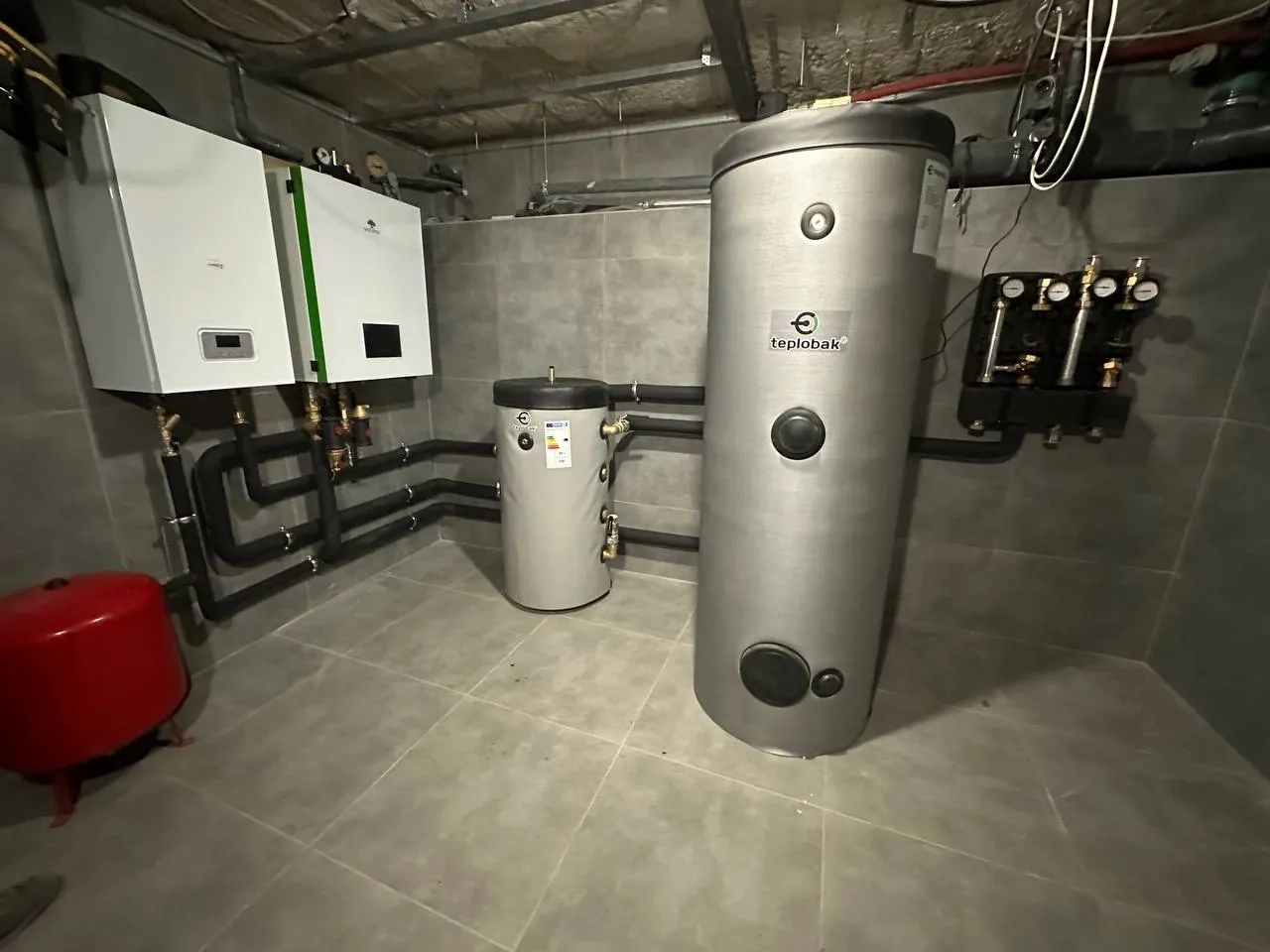 Kaimo rezidencija su „Mycond Split“ šilumos siurbliais „BeeSmart“ serija