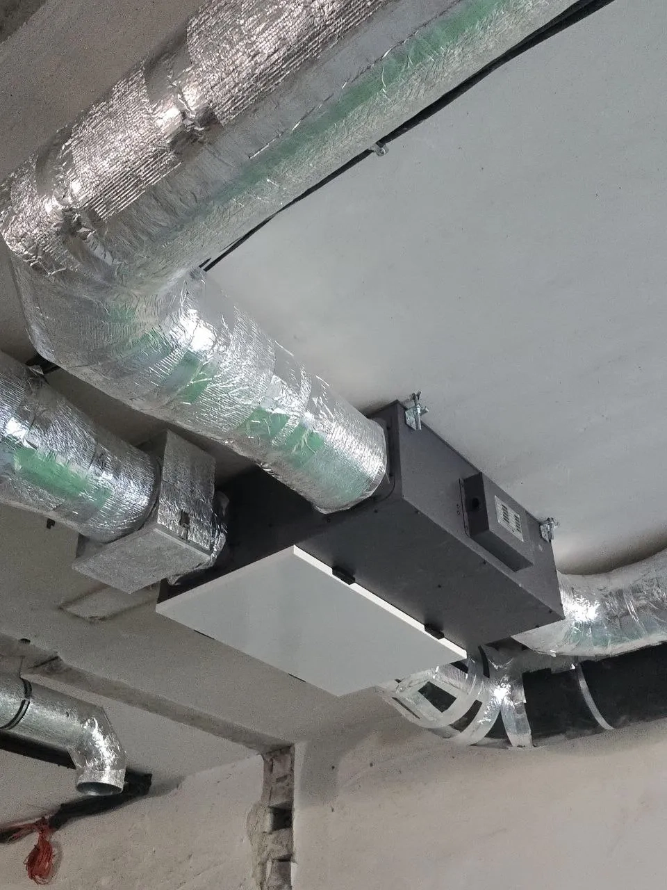 Gamybos salė su „Mycond“ energijos atgavimo vėdinimo įrenginiais MVC700-A