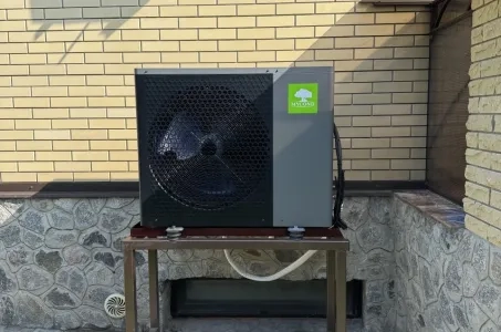 Kotedžas su „Mycond Split“ šilumos siurbliais „BeeHeat“ serija