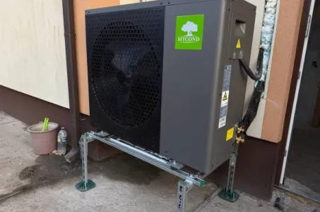 Kotedžas su „Mycond Split“ šilumos siurbliais „BeeHeat“ serija