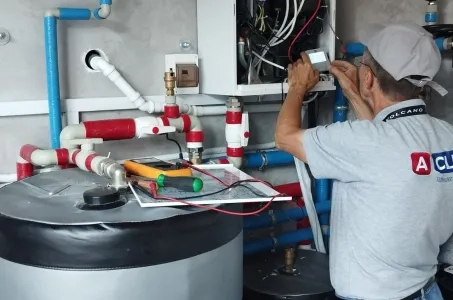 Atskiras namas su „Mycond Split“ šilumos siurbliais „BeeHeat“ serija