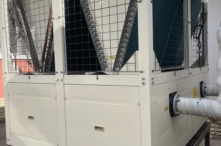 Pramoninis objektas su „Mycond“ moduliniu šilumos siurbliu STANDARD MCU